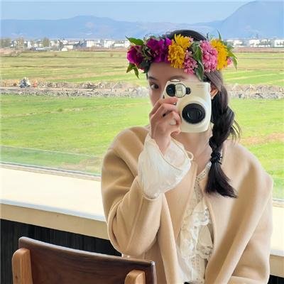 在另一边海报